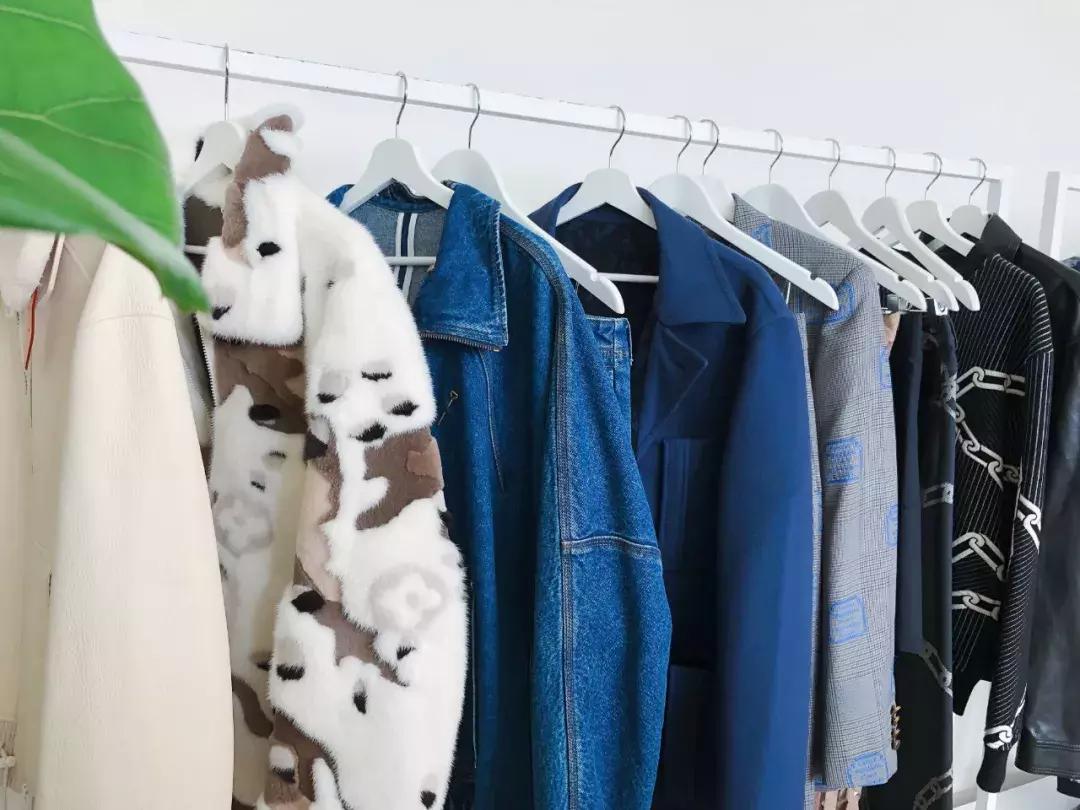 lv出了什么新款吗,lv蝙蝠侠衣服