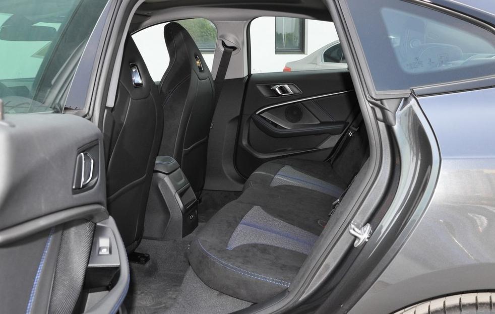 宝马硬顶敞篷版双门四座,11款宝马335i硬顶敞篷多少匹马力