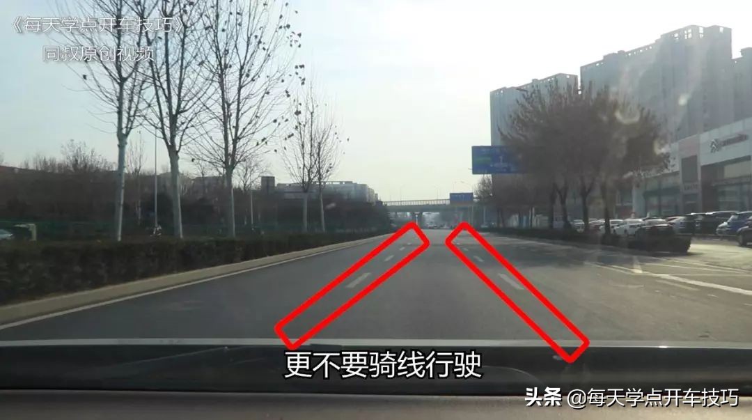 掉头专用车道掉头技巧避免刮蹭,道路左右转弯如何防止车头剐蹭