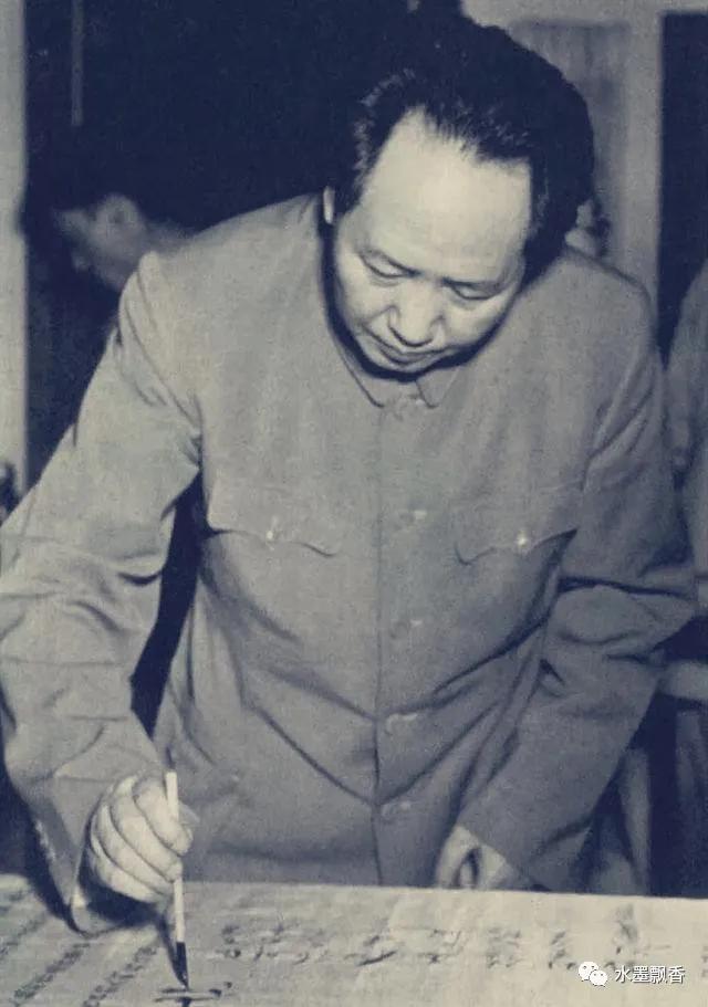 业余写字的毛主席，为何能列20世纪十大书家？书法气势古今少见