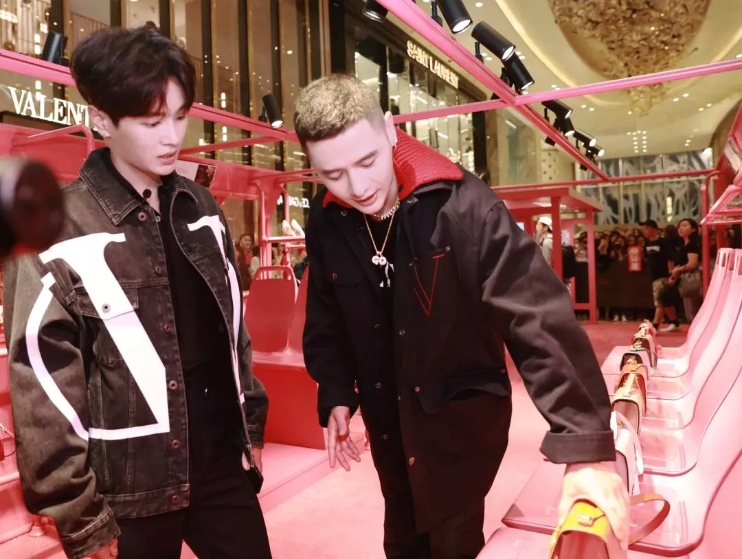 我抓住了一位资深柜员，道出了如何让你掏钱买包的秘密