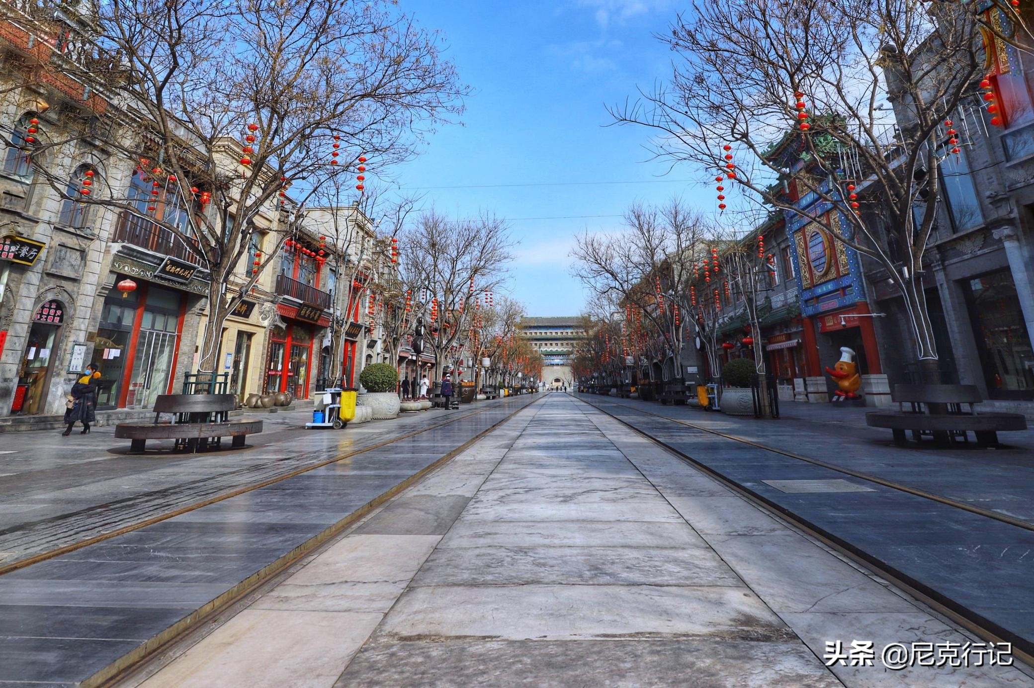 北京街头静悄悄,北京夜晚街道上空无一人