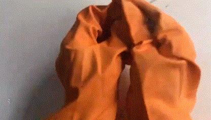 衣服粘了毛絮快速清除,洗衣机洗出来的衣服粘毛怎么办