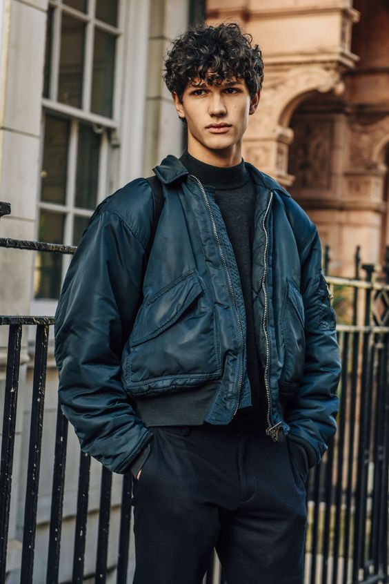 胖男人穿什么颜色的羽绒服,40岁男人穿什么颜色羽绒服好看