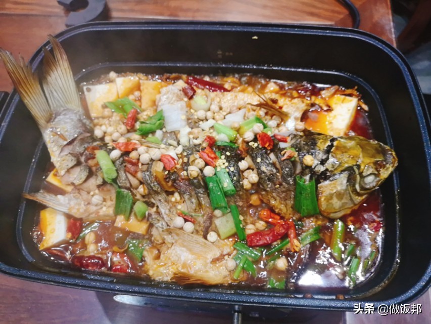 江边蒜香麻辣烤鱼做法教程家庭版,怎么烤鱼简单又美味在家就能做