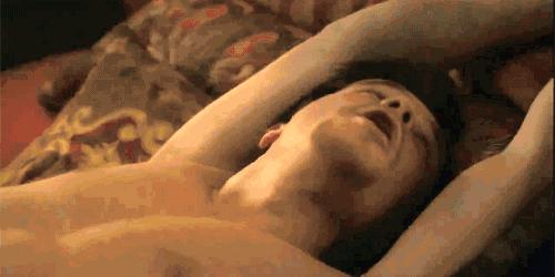 “权游”第2集:二丫滚床单时到底几岁?