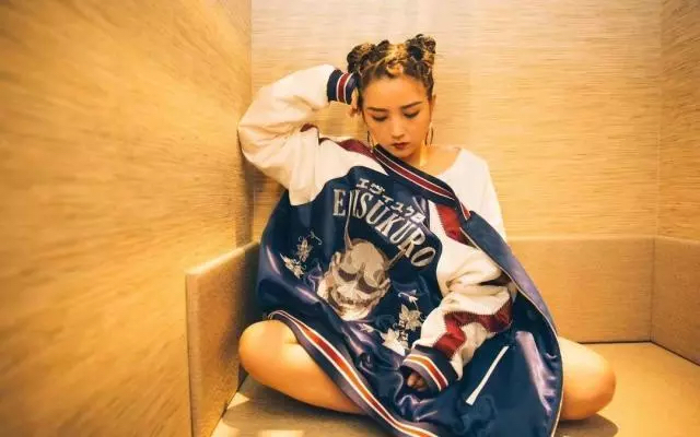 何洁瘦身后变了,何洁三胎产后身材