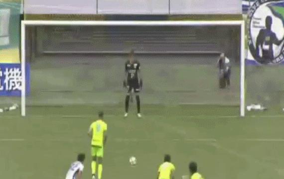 故意罚丢误判点球,奇葩罚点球方式