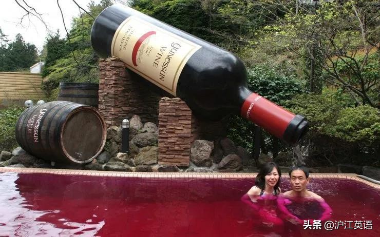 美国特色旅游景点口香糖墙,世上最恶心的景点墙上全是口香糖