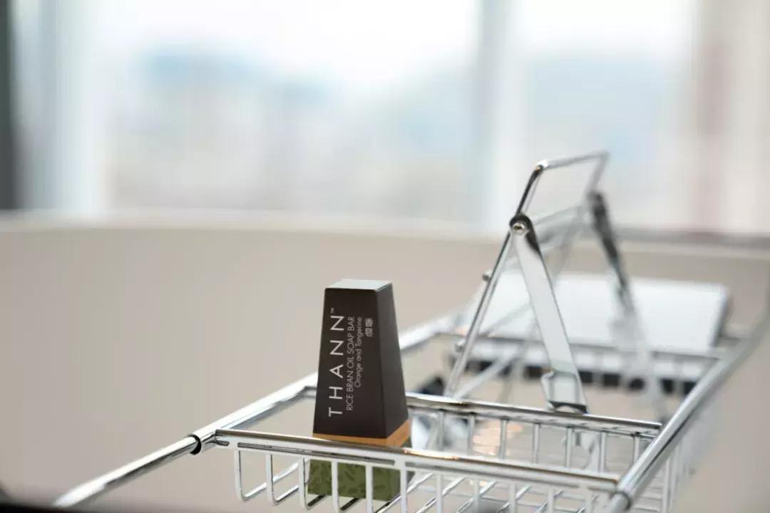 睡进这间藏身青山湖边的理想酒店，一起探寻临安城的悠居岁月~