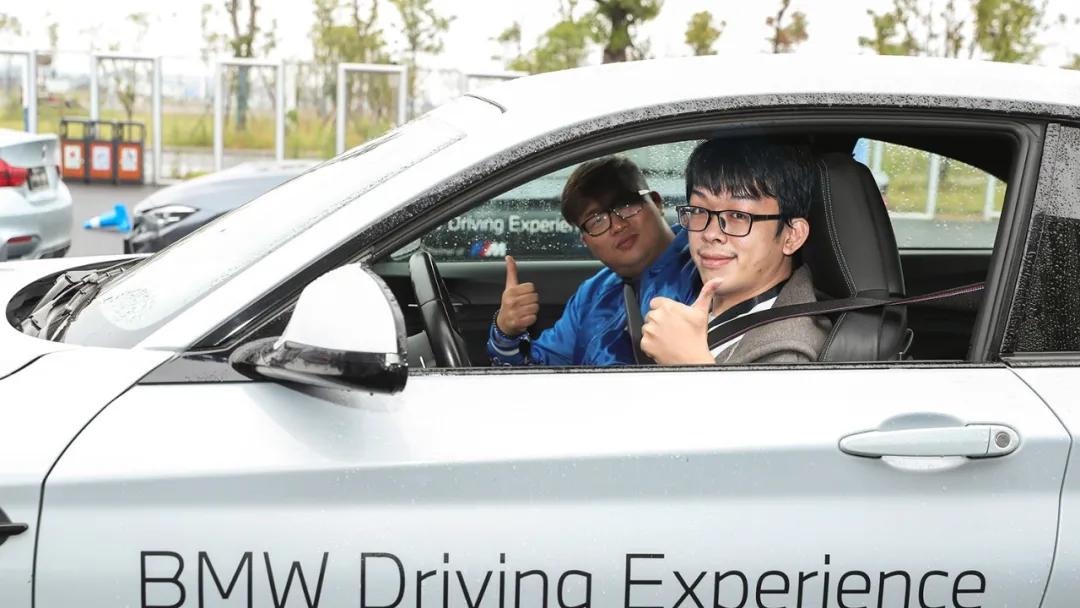 拒绝‘器材*党**’价值三千的BMW精英驾驶到底能学到什么？
