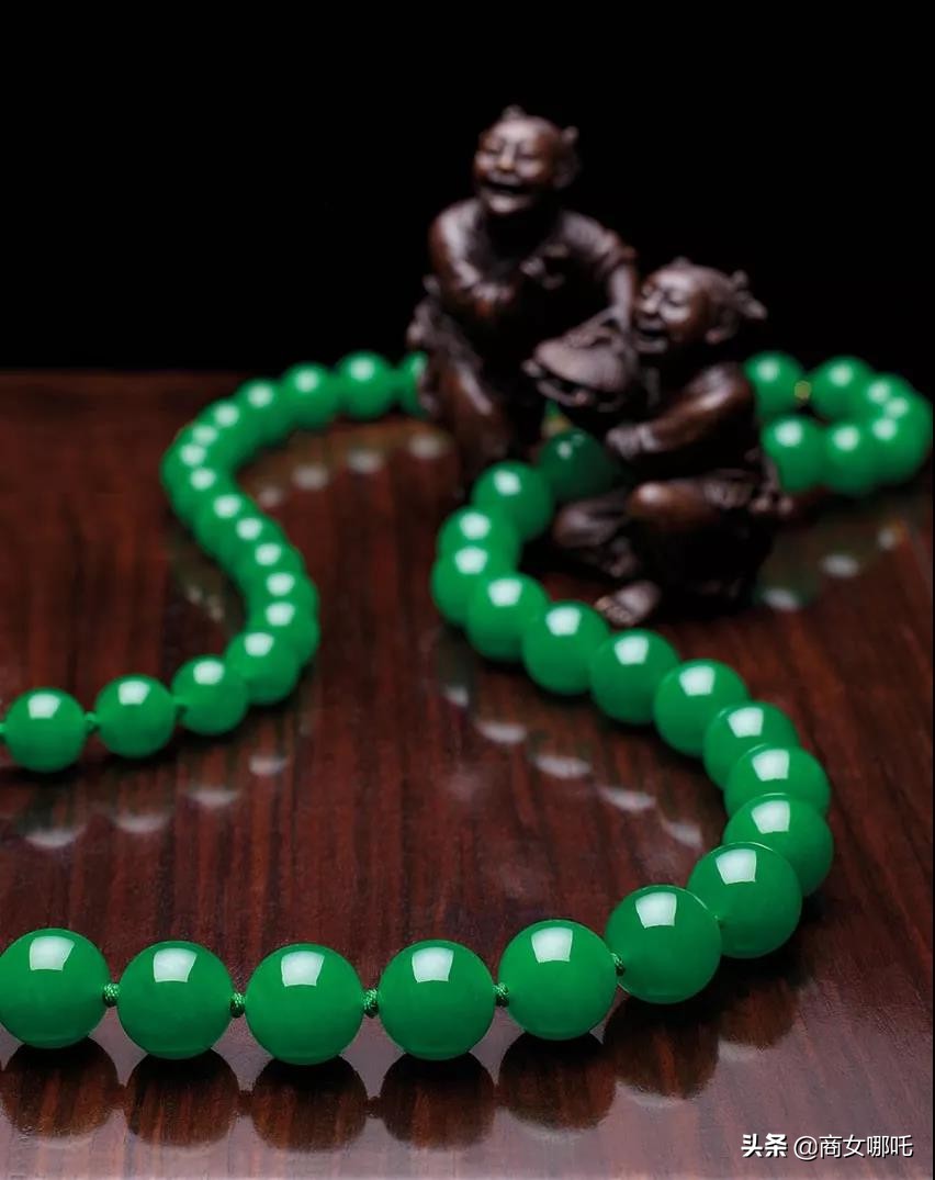 天然翡翠项链拍出2.14港元,香港翡翠4888克拉项链拍卖