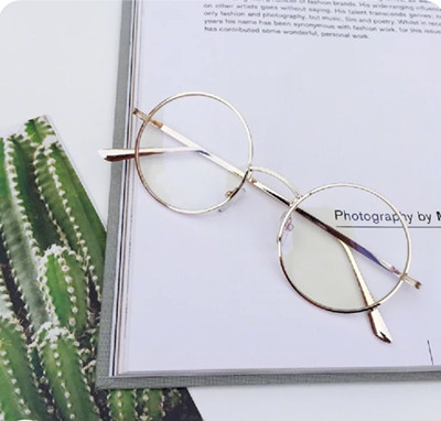 厚镜片适合什么镜框,怎么挑选近视眼镜镜片和镜框