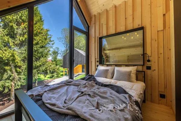 结合了传统与现代，倡导个人主义和独特性的波兰乡村度假屋