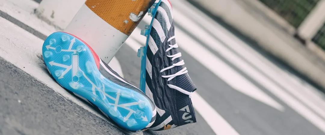 足球世界最新更新,足球最新战靴