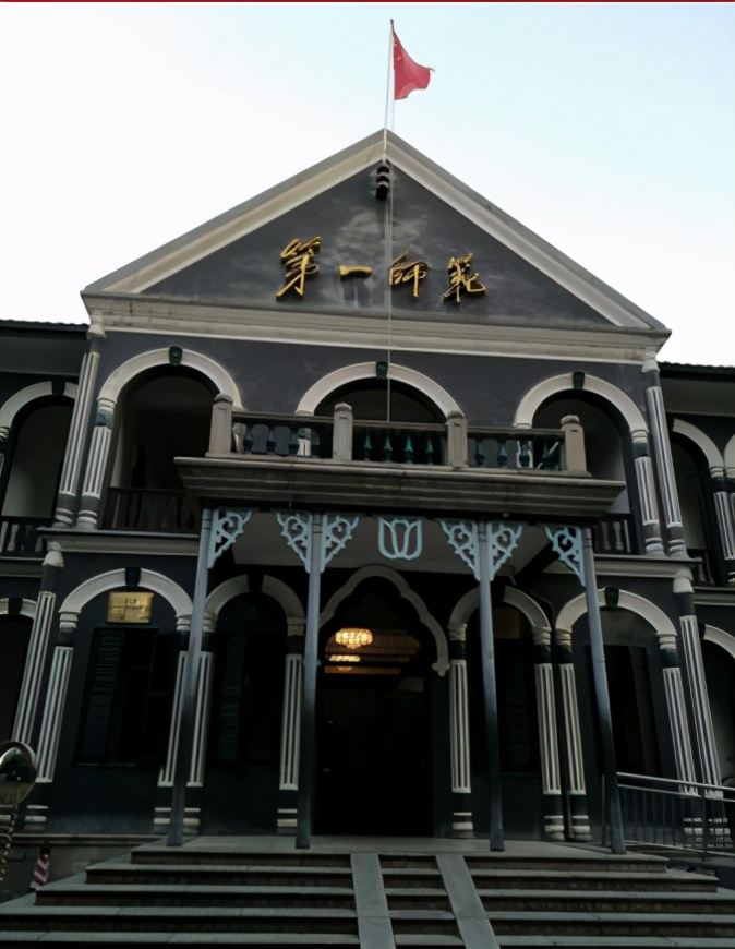 毛*东泽**上学时被校长记大过，建国后却给了他50万，其中有何缘由？