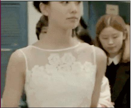 直角肩才是显瘦的关键！常练这几个体式，你就是行走的“衣架子”