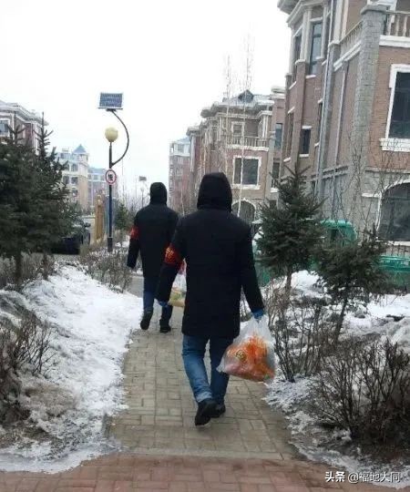 疫情防控与街道重点工作,充实街道社区疫情防控力量