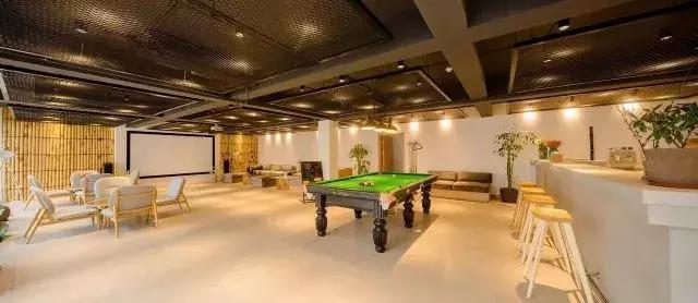 德清最高峰上的云端民宿，躺在离星空最近的床上