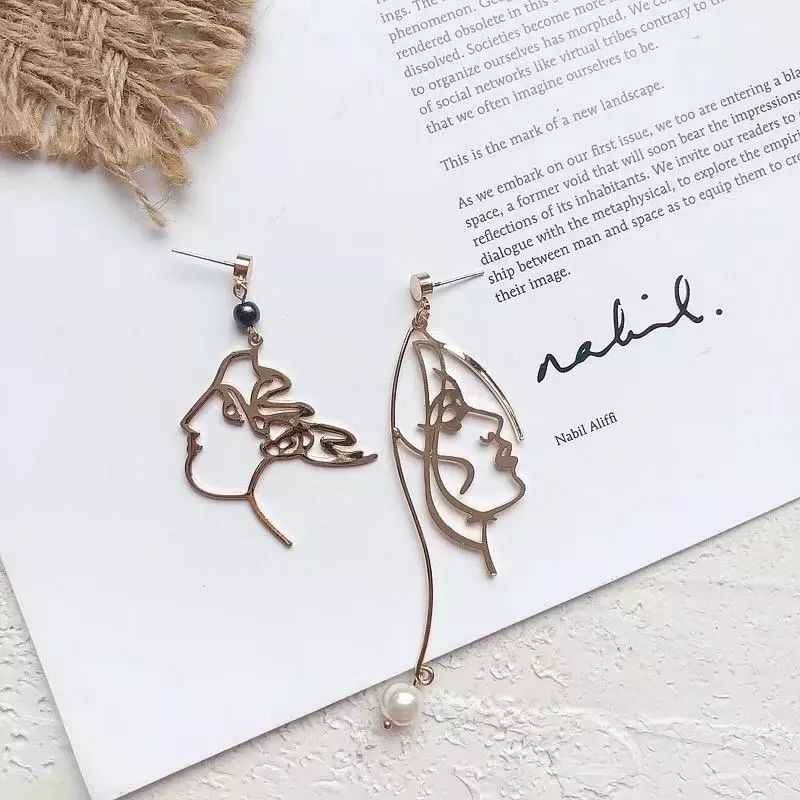 耳饰别致不对称,耳饰可爱黑白