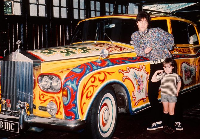 开眼了,乔丹穿过的鞋能卖400万!梦露穿过的裙子更是高达3400万