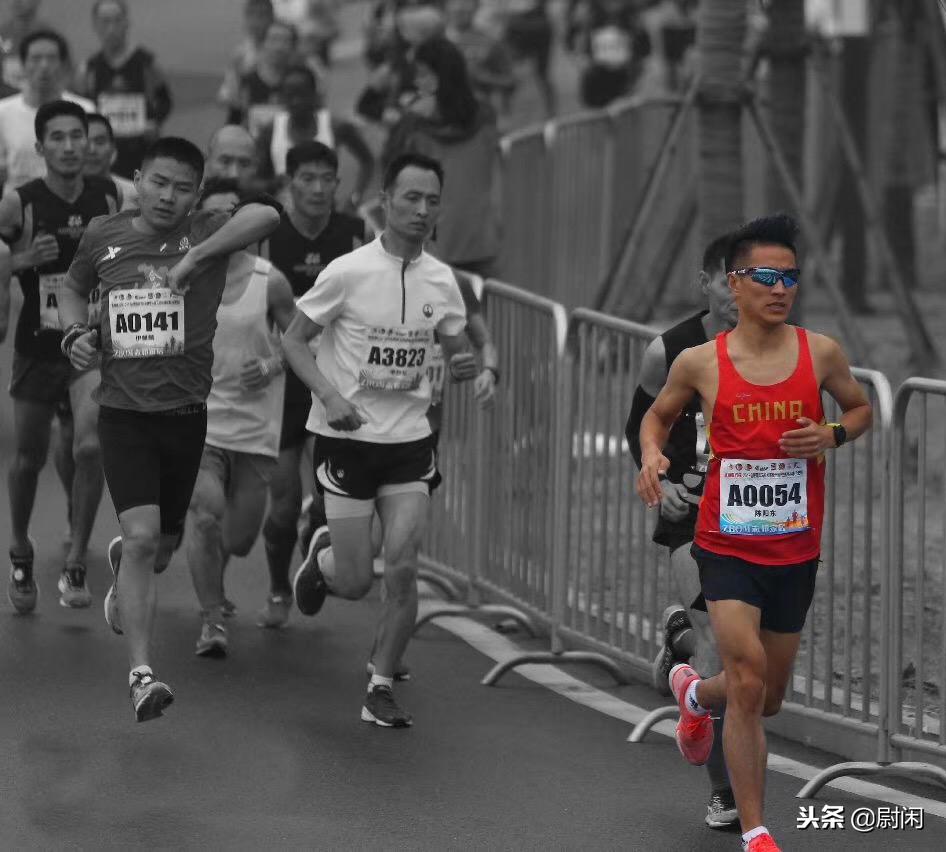 从团建开始视频,从220斤跑进全马