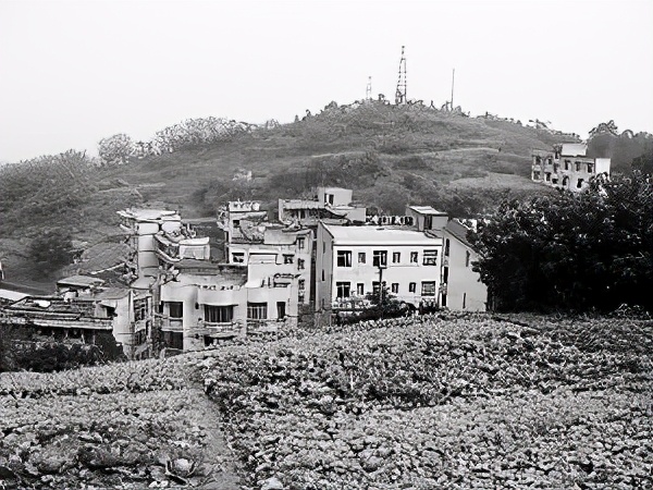 两者之间歌曲,两者之间原唱