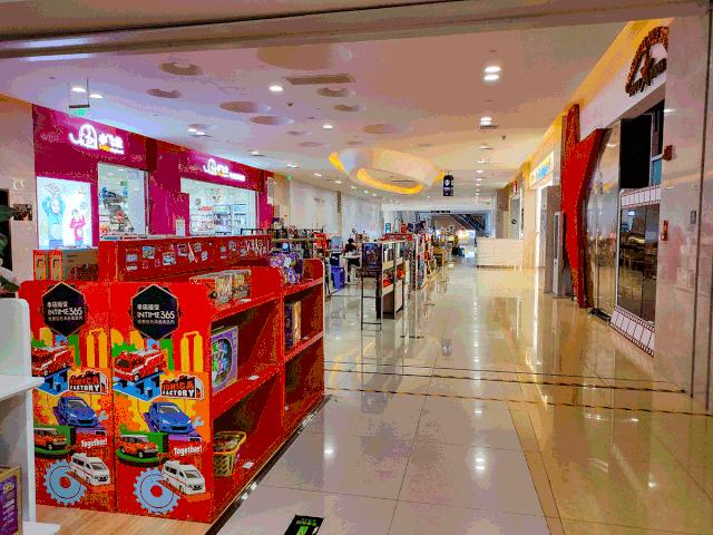 西安银泰百货曲江店附近地铁口,西安银泰百货曲江店在西安哪里