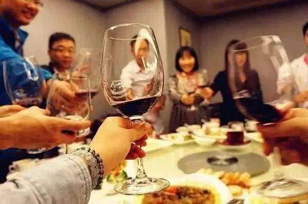 为啥现在的人不喜欢参加聚会,为什么越来越不喜欢聚会