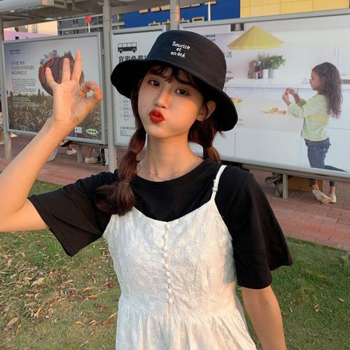 圆脸有刘海戴帽子怎么戴,圆脸怎样戴帽子好看