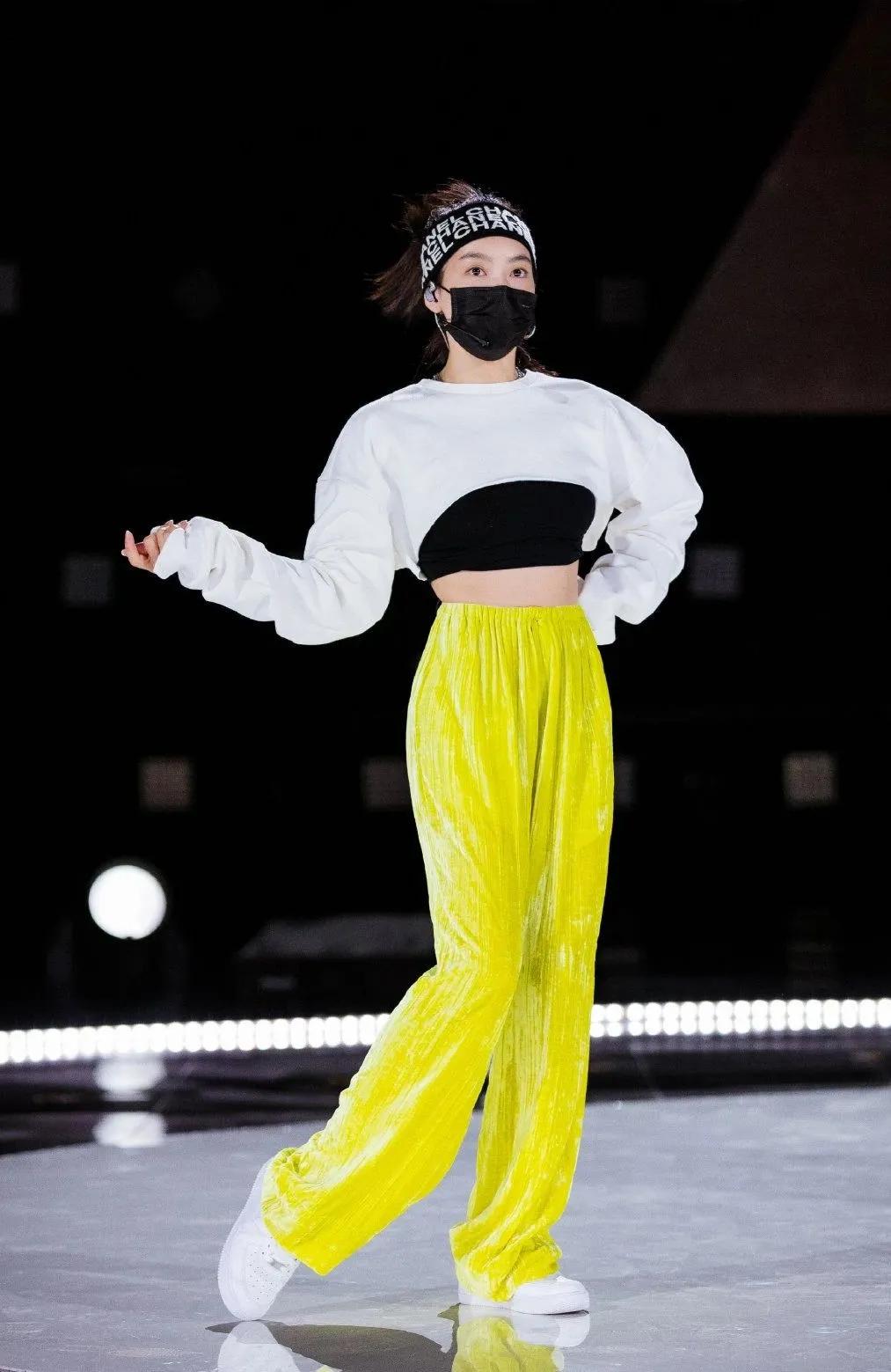 欧阳娜娜纯欲风造型,欧阳娜娜的长发型