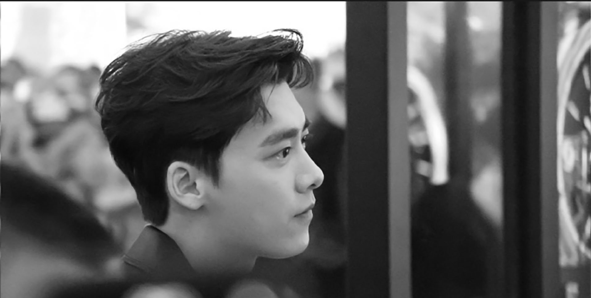 张若昀西装李易峰皮衣,李易峰机车皮衣演唱会