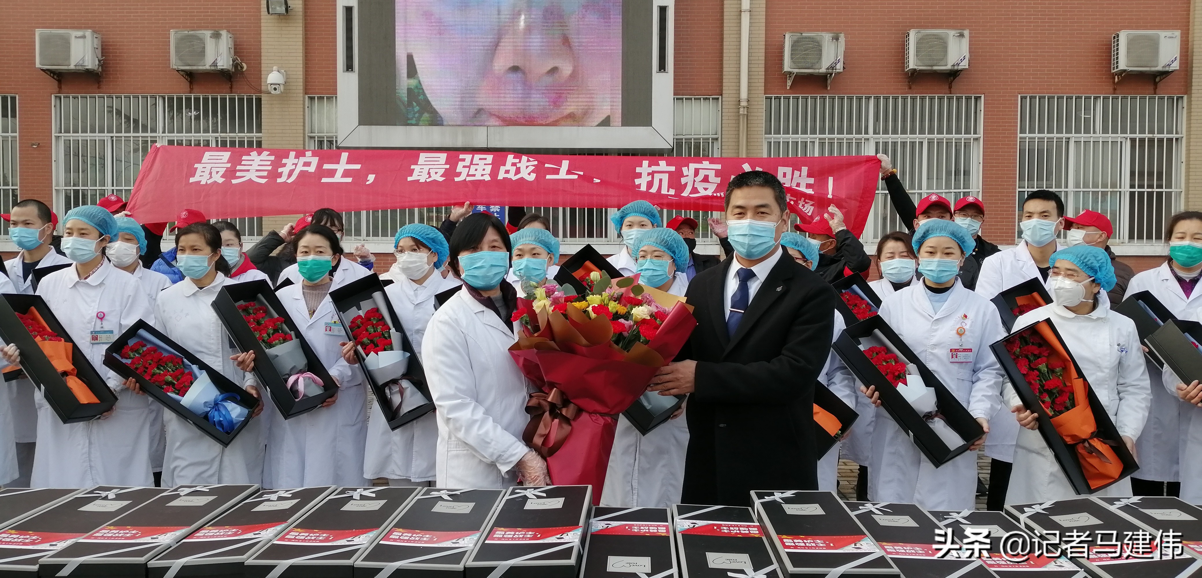 河南焦作10万朵康乃馨送给一线医护人员，为这家花卉市场点赞