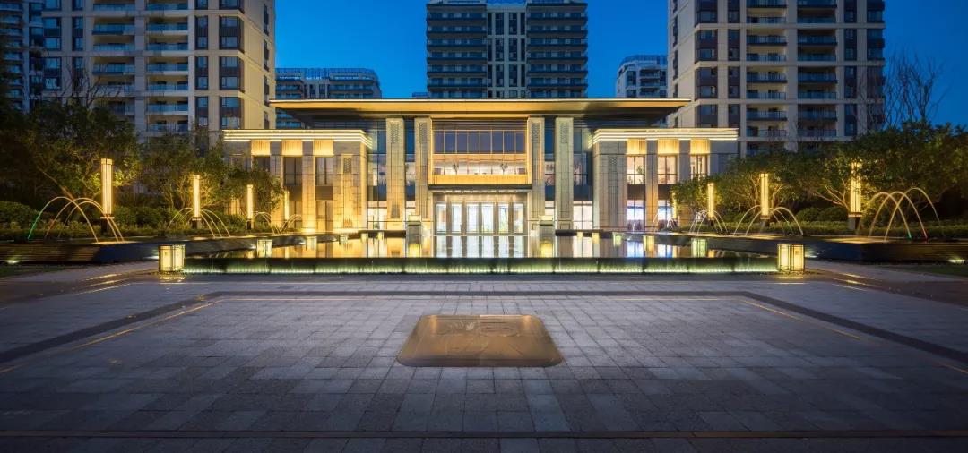 这可能是一个放错了位置的豪宅，见过这个项目的人这么说