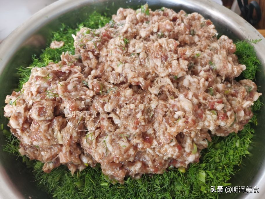 这种蔬菜很少生虫,用它做馅蒸包子,味道鲜香,我一次能吃四五个