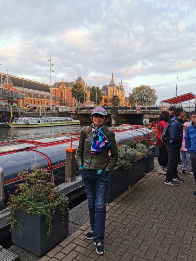 *麻大**味浓的街道，蜂拥的游客—欧洲之旅（五）