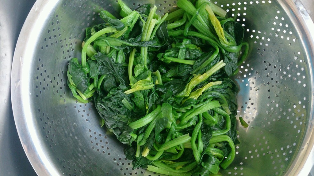 菠菜怎么做没有土腥味儿,菠菜常见的十种做法