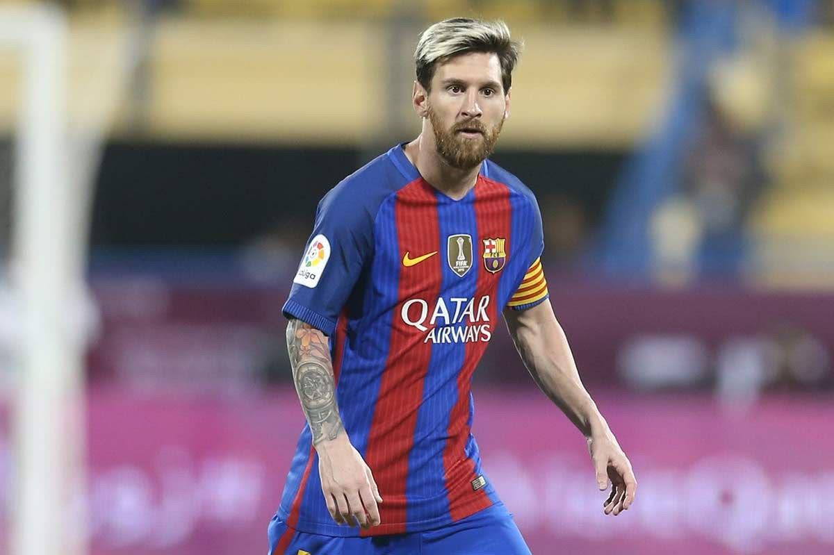 球员就不能追星吗？塞尔塔小将展示梅西球衣后被球迷疯狂炮轰