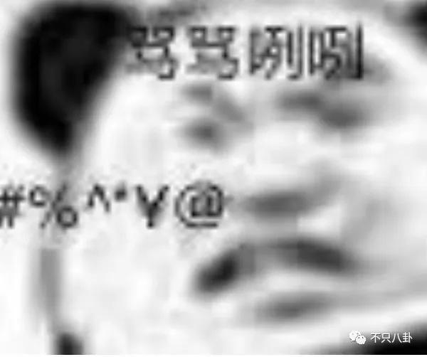 他俩到底分没分？甜蜜恋爱时怎么也没想到现在会撕成这样吧