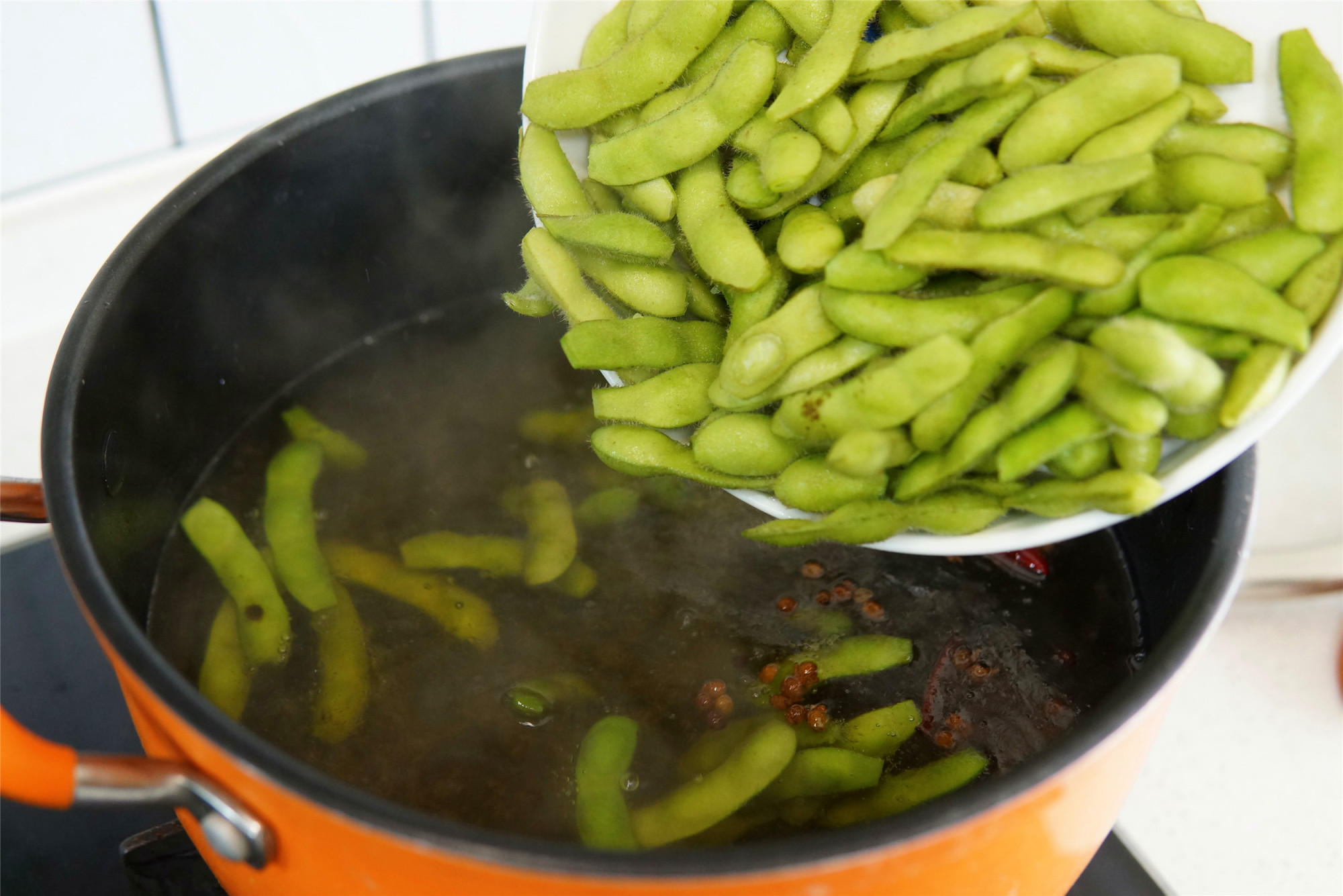 煮毛豆冒白沫,煮毛豆容易烂怎么办