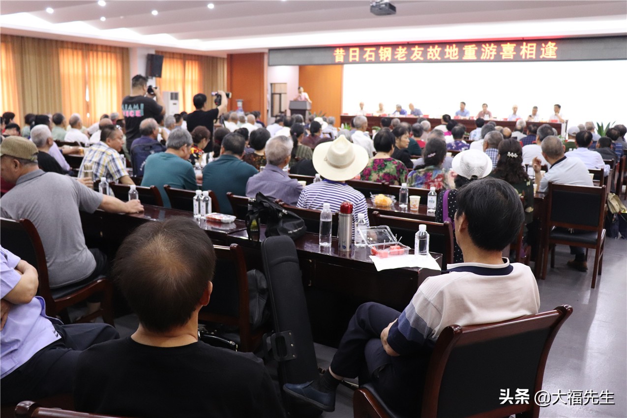 钢铁年代战友重逢,钢铁情怀