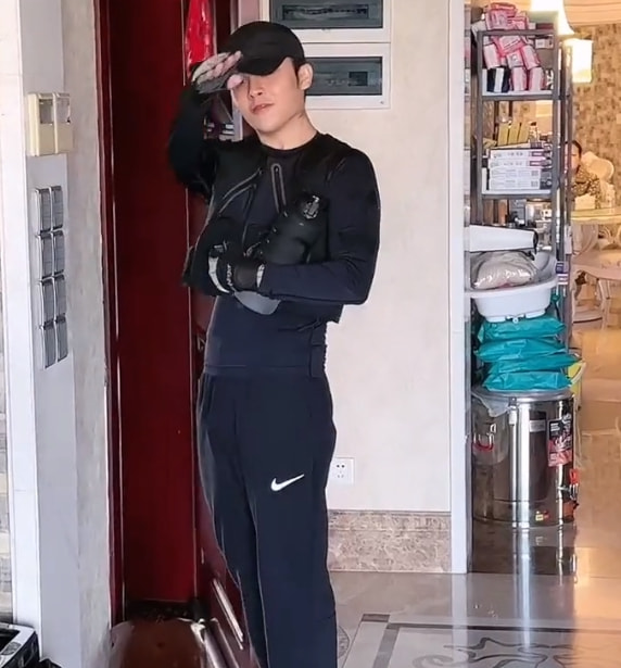 小猪先生开播诉苦,每月花销12W,扬言要留套别墅给小猪妹