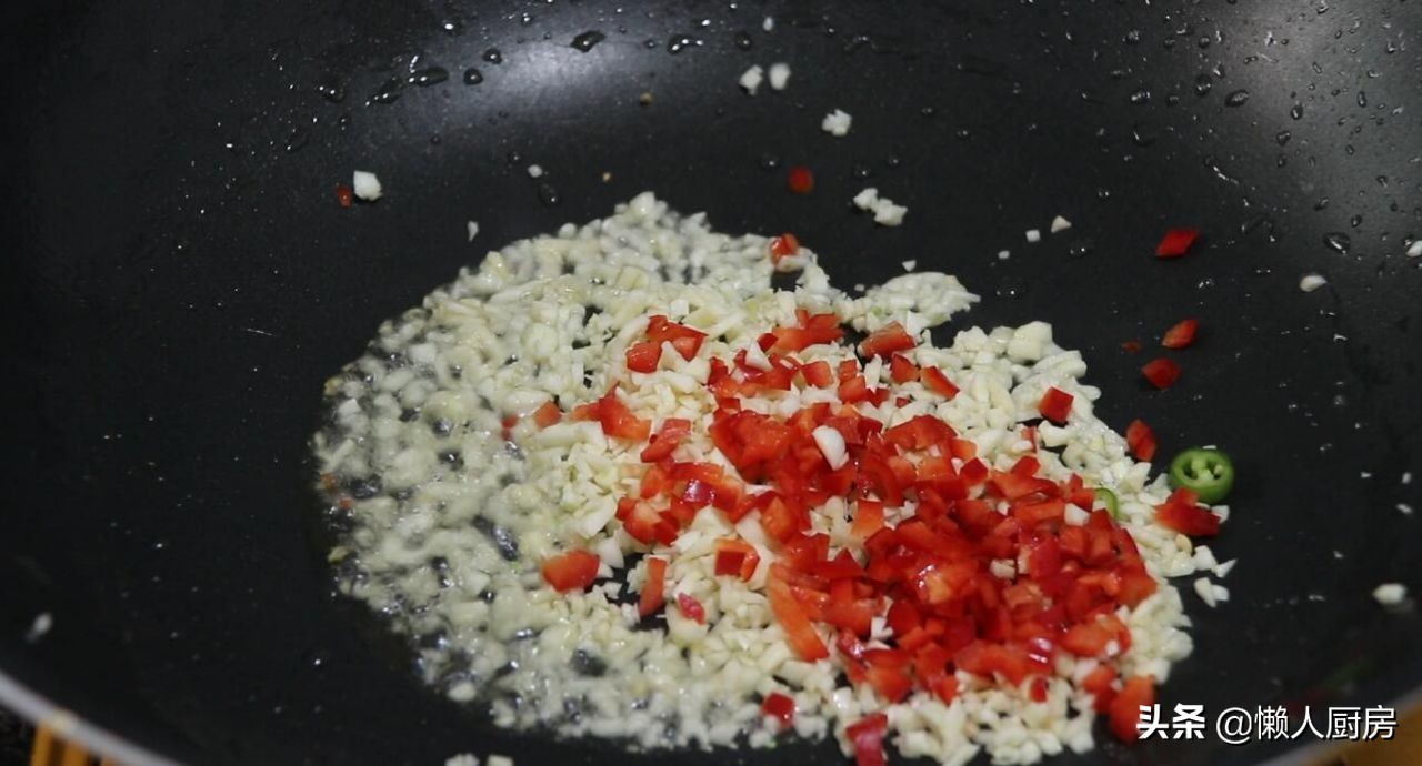 红烧泥鳅不放辣椒的家常做法视频,不放辣椒教你泥鳅鱼怎样烧才好吃