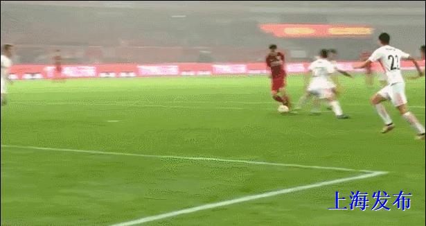 上海上港夺中超联赛冠军上海足坛老大易主？！背后功臣获纯金奖章