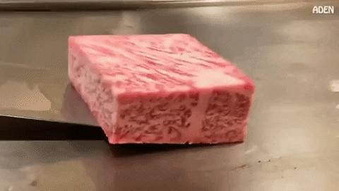 牛排中间的红色血液可以吃吗,牛排的血水能吃吗