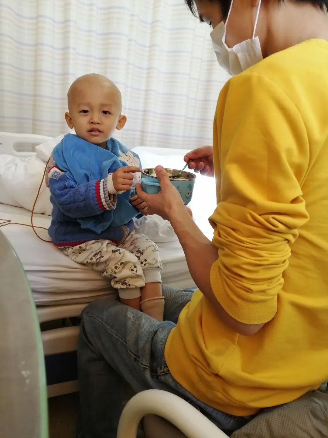 老公抗癌头发剃光,头发剃光的抗癌男孩