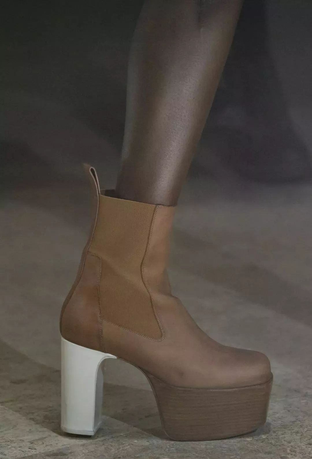 一双靴子竟然可以这么百搭,一双靴子有1kg吗