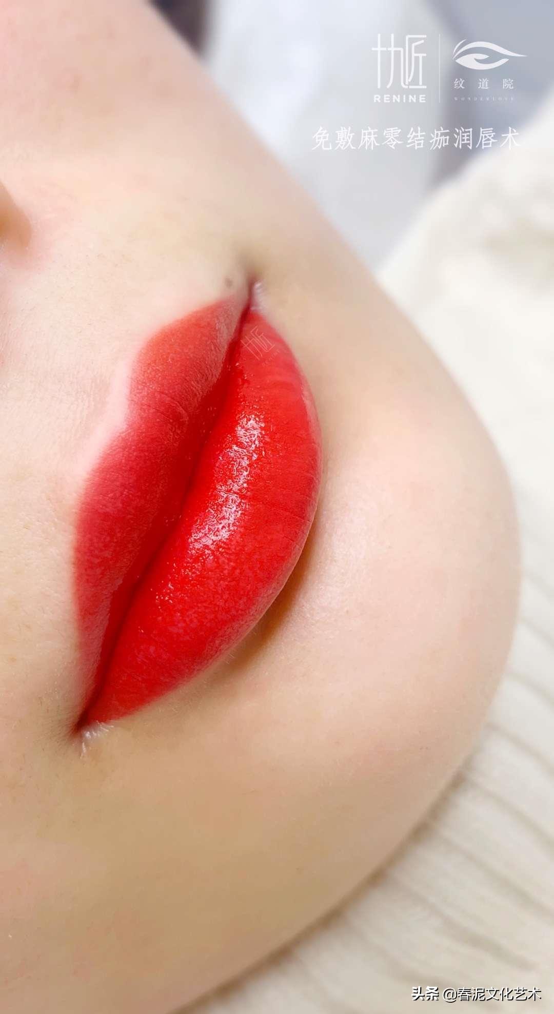 裸妆唇后期留色方法,纹唇上色留色技巧
