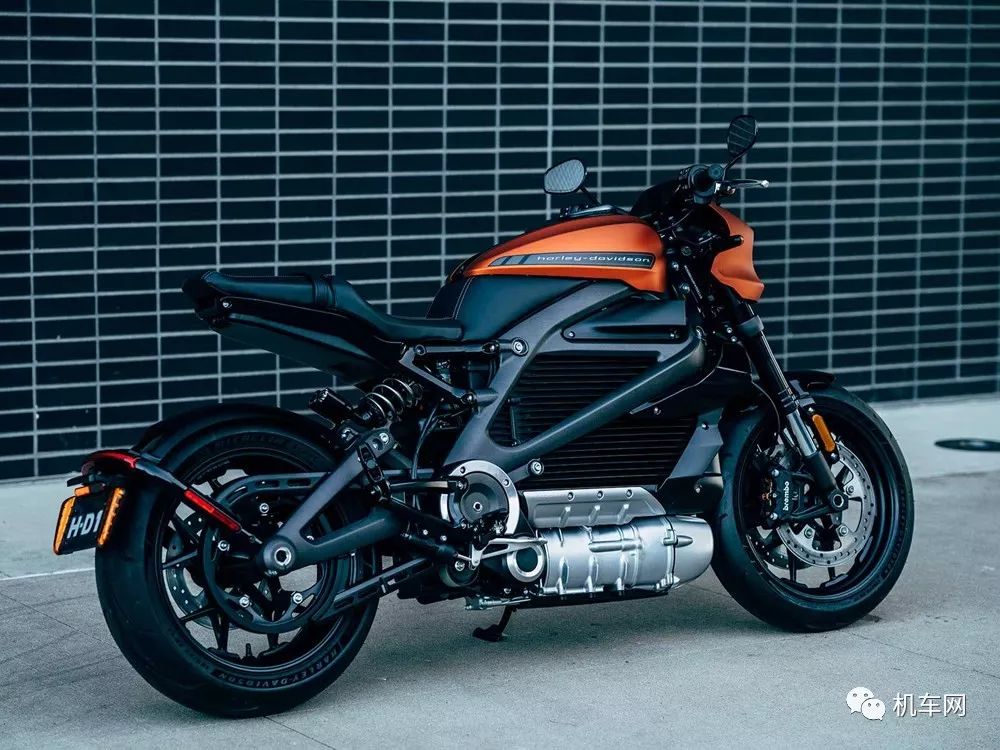 哈雷很拉风,哈雷摩托车真拉风视频