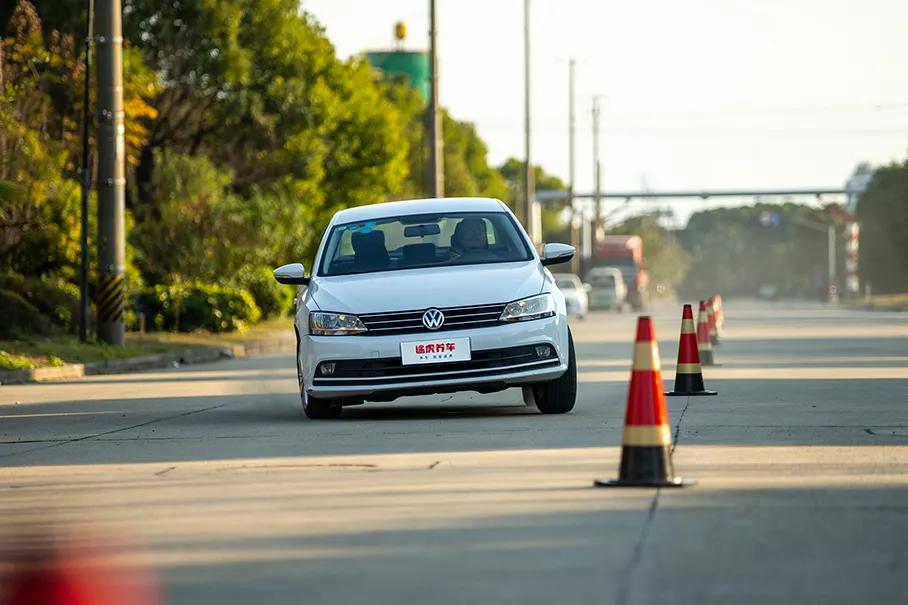 御车轮胎,卸轮胎视频